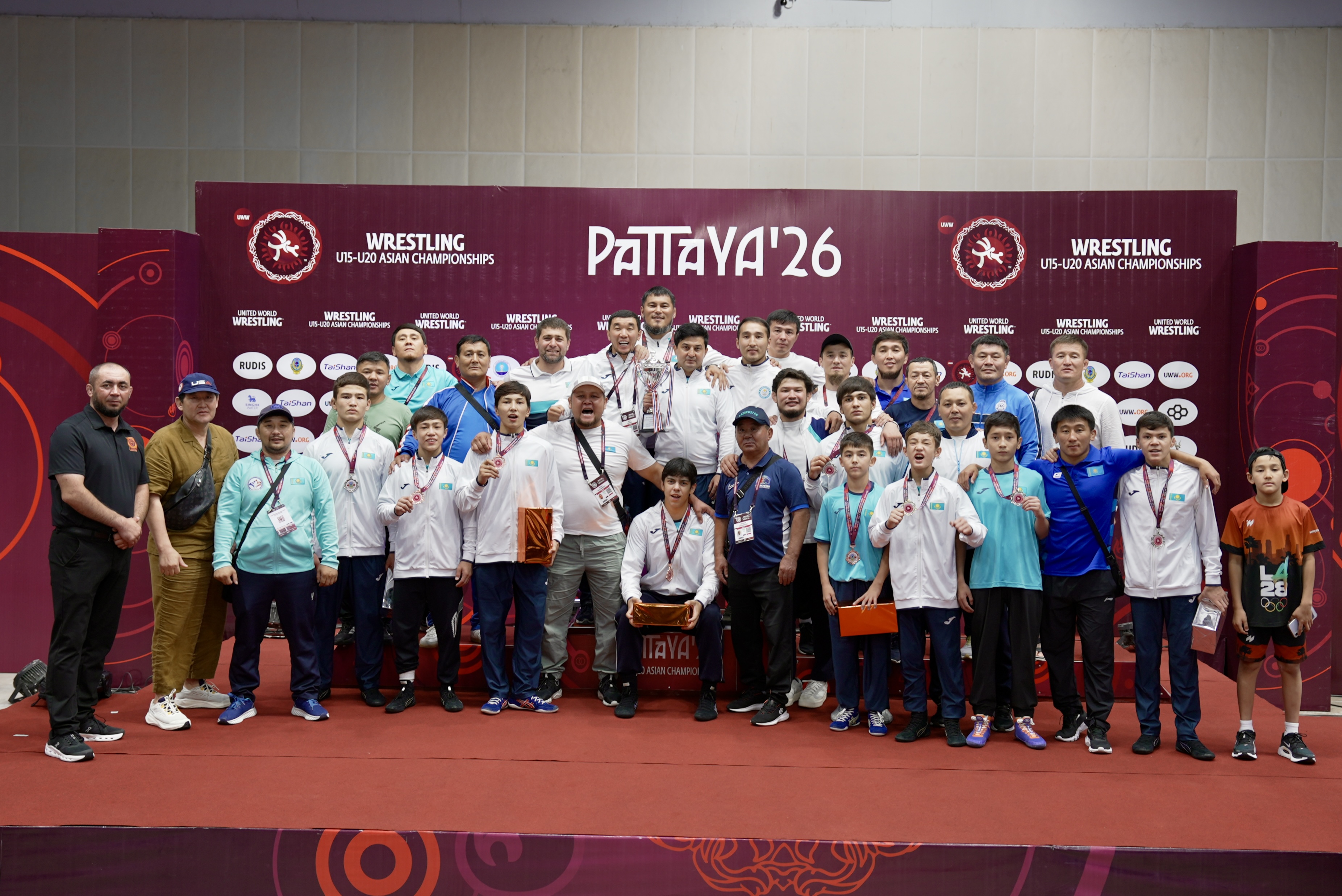U15 еркін күрес балуандары Азия чемпионатын тоғыз медальмен аяқтады